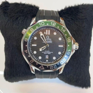 RELOGIO MASC OMEGA PRETO ARO PRETO E VERDE